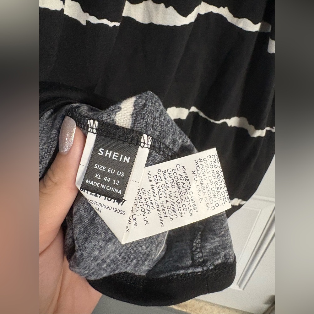 NWT Black and White Striped Women's Dress✨ - Picture 5 of 6